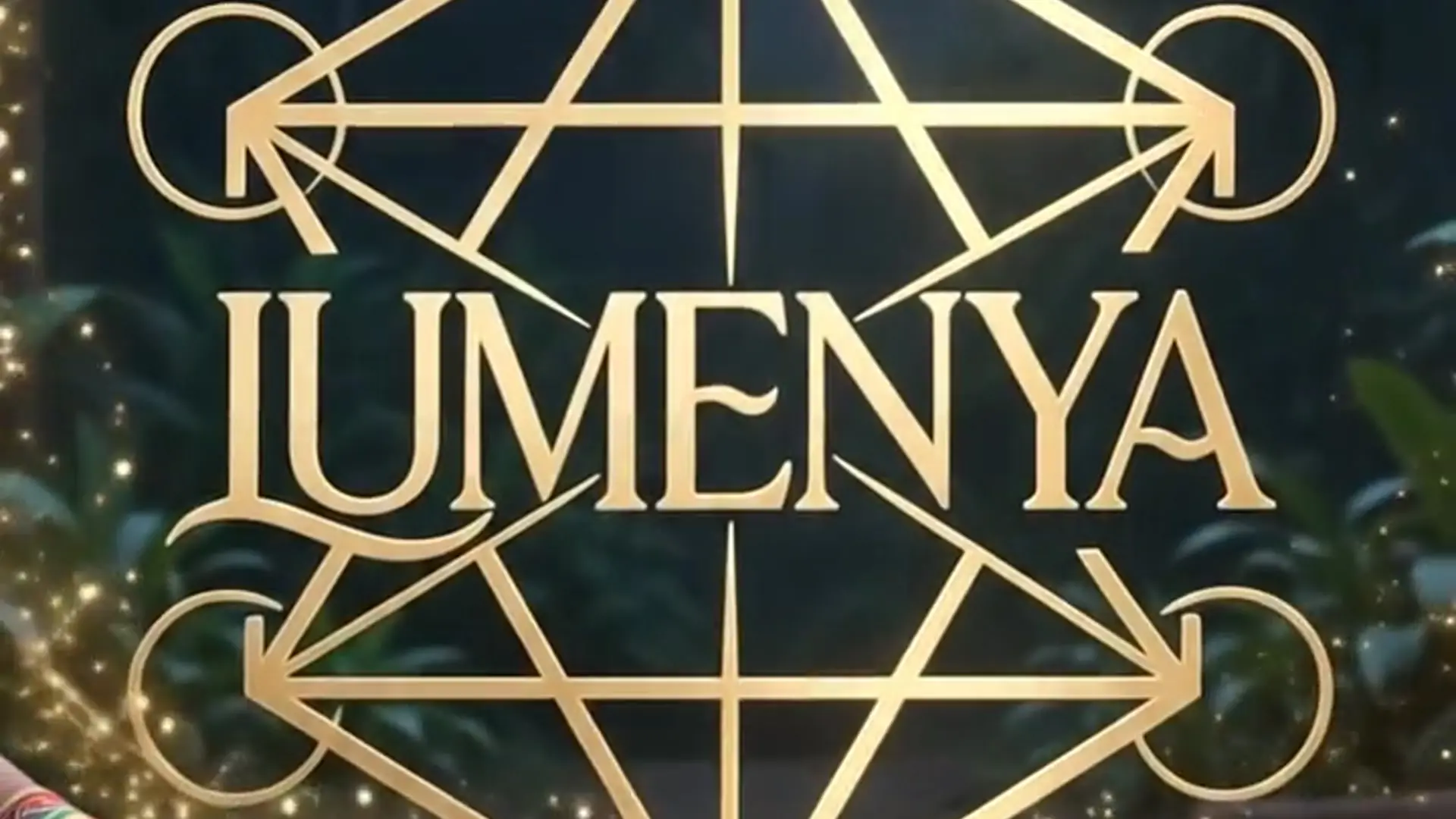Lumenya Frame 107 — Shipibo-Frau singt am Feuer im Dschungel