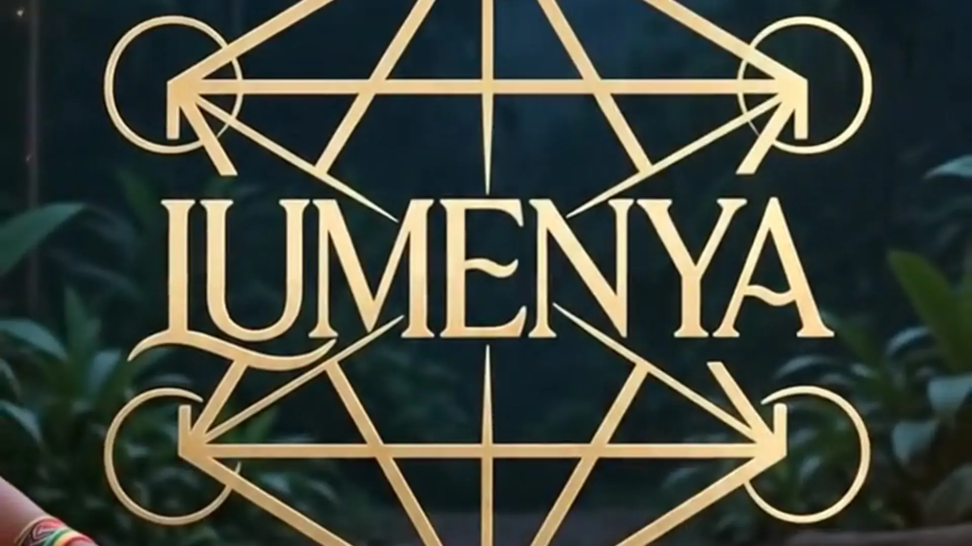 Lumenya Frame 117 — Shipibo-Frau singt am Feuer im Dschungel